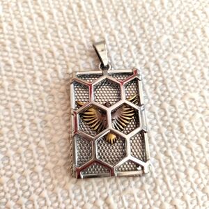 4/$50⭐️Honeycomb with Hawk/Eagle figure Pendant